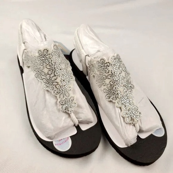Cali from Sketchers / Yoga Foam Floral Lover Sandals / Sparkly Dressy Sandals - Picture 2 of 8